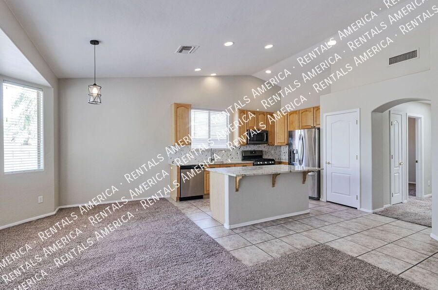Beautifully Maintained 4-bedroom, 2-bathroom Oro Valley Home property image