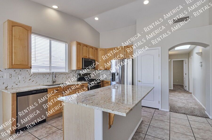 Beautifully Maintained 4-bedroom, 2-bathroom Oro Valley Home property image