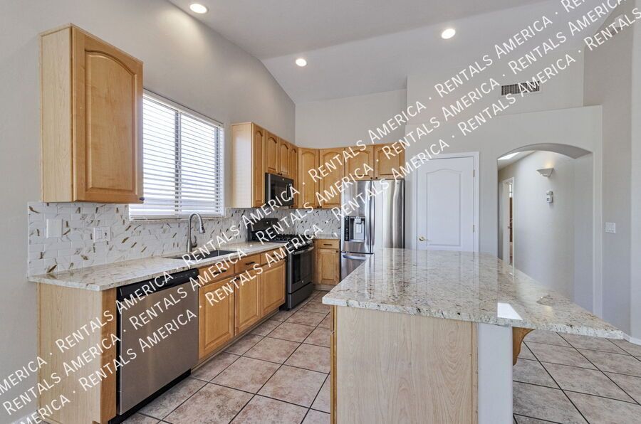 Beautifully Maintained 4-bedroom, 2-bathroom Oro Valley Home property image