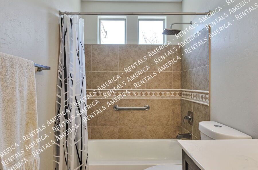 Beautifully Maintained 4-bedroom, 2-bathroom Oro Valley Home property image