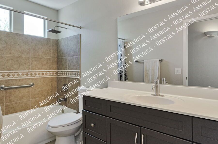 Beautifully Maintained 4-bedroom, 2-bathroom Oro Valley Home property image