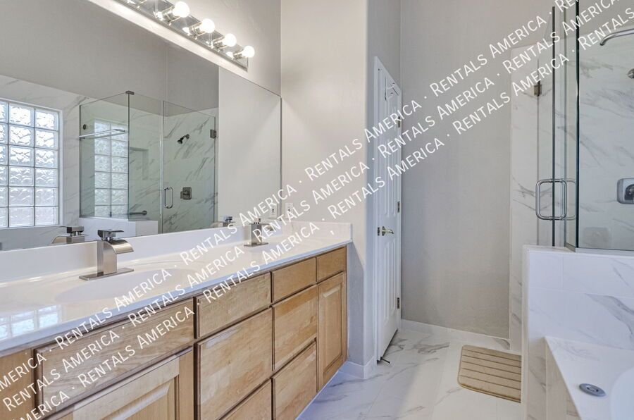 Beautifully Maintained 4-bedroom, 2-bathroom Oro Valley Home property image
