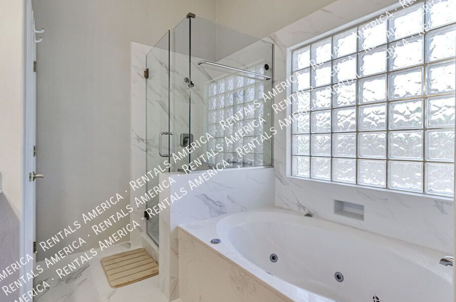 Beautifully Maintained 4-bedroom, 2-bathroom Oro Valley Home property image
