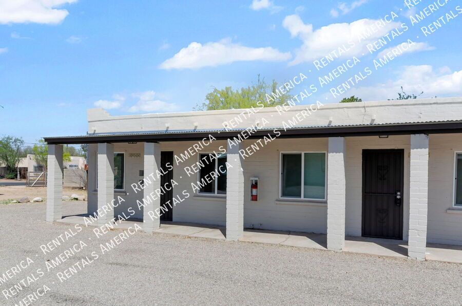 Updated 1 Bedroom Home with Private Yard in Central Tucson property image
