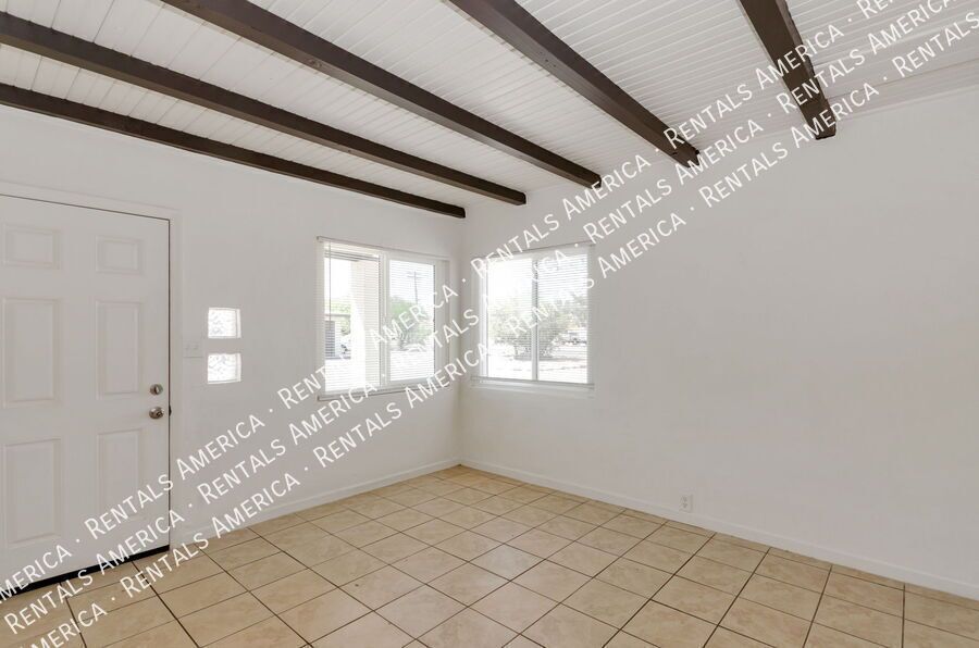 Updated 1 Bedroom Home with Private Yard in Central Tucson property image
