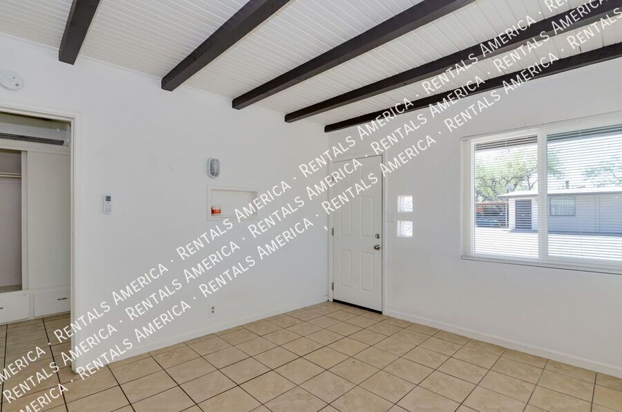 Updated 1 Bedroom Home with Private Yard in Central Tucson property image
