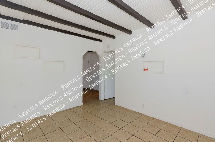Updated 1 Bedroom Home with Private Yard in Central Tucson property image