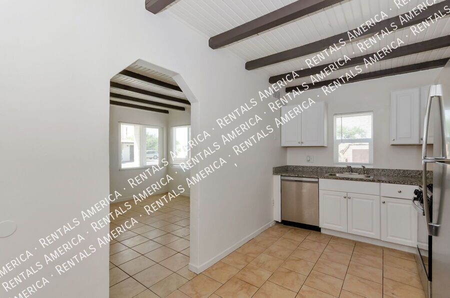 Updated 1 Bedroom Home with Private Yard in Central Tucson property image
