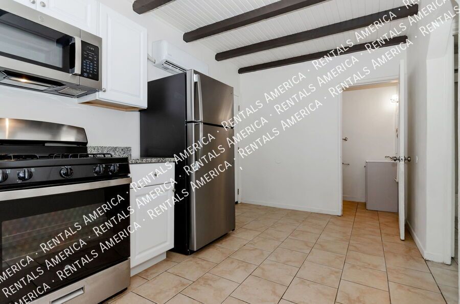 Updated 1 Bedroom Home with Private Yard in Central Tucson property image