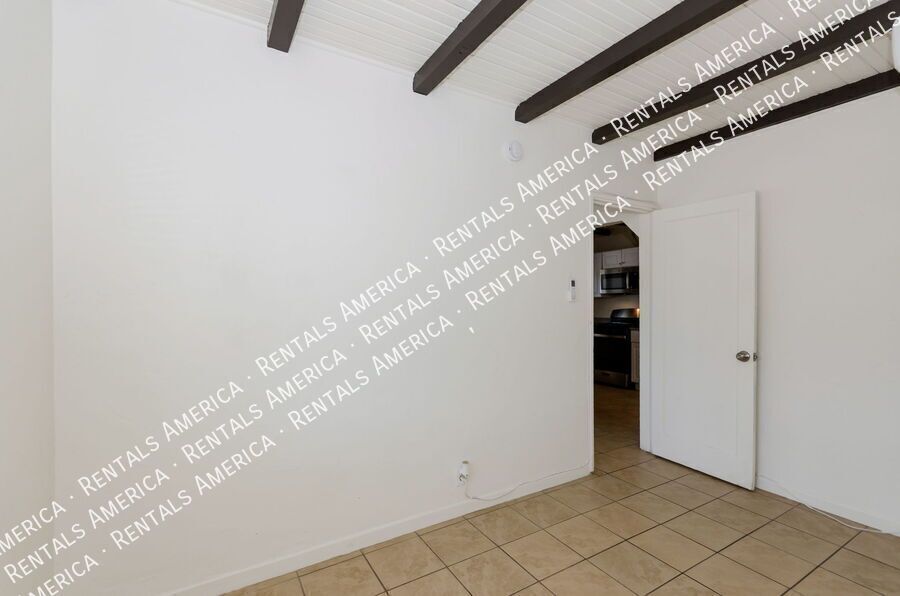 Updated 1 Bedroom Home with Private Yard in Central Tucson property image