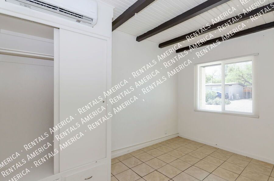 Updated 1 Bedroom Home with Private Yard in Central Tucson property image