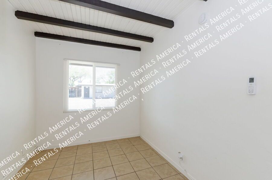 Updated 1 Bedroom Home with Private Yard in Central Tucson property image