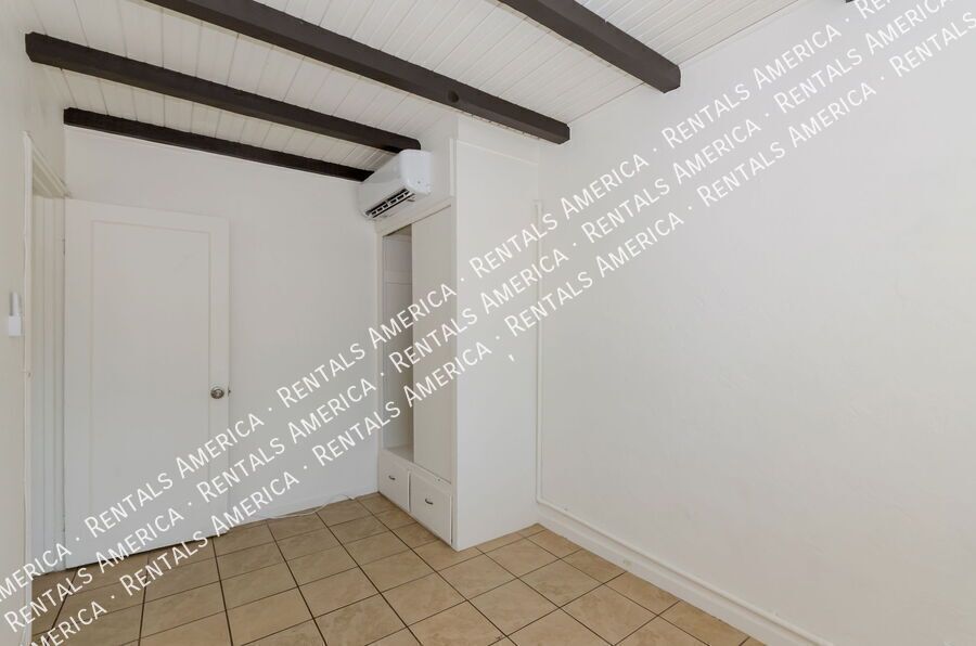 Updated 1 Bedroom Home with Private Yard in Central Tucson property image