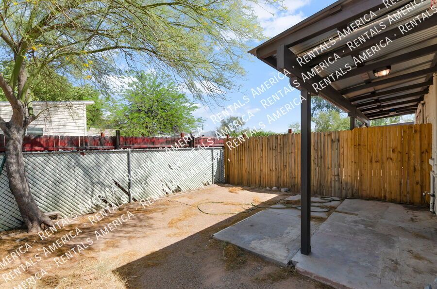 Updated 1 Bedroom Home with Private Yard in Central Tucson property image