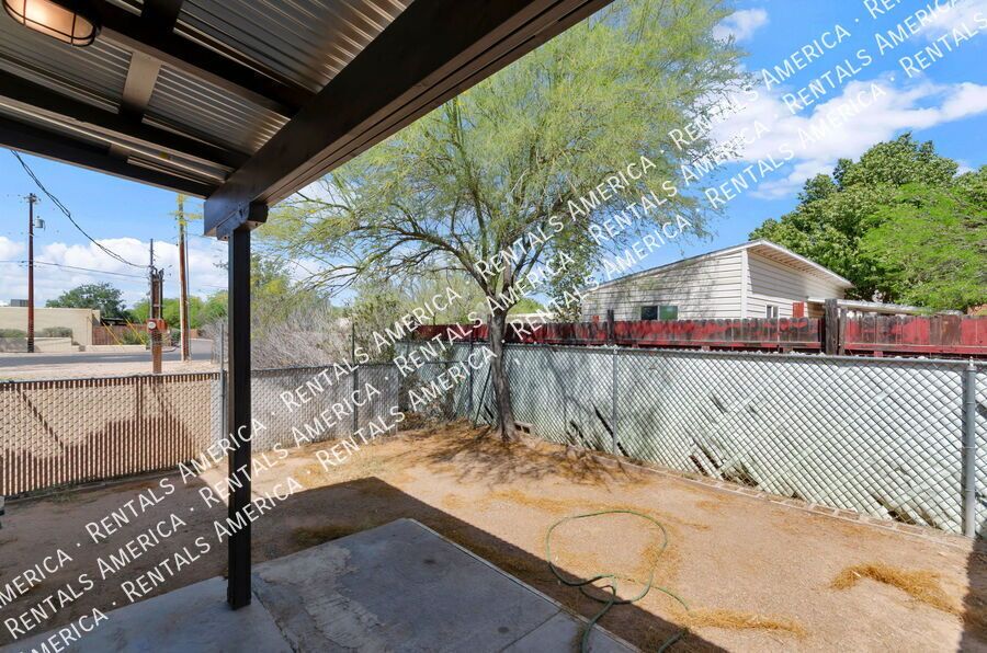 Updated 1 Bedroom Home with Private Yard in Central Tucson property image