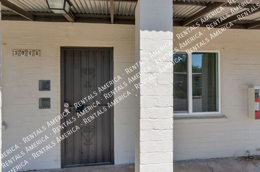 Updated 1 Bedroom Home with Private Yard in Central Tucson property image