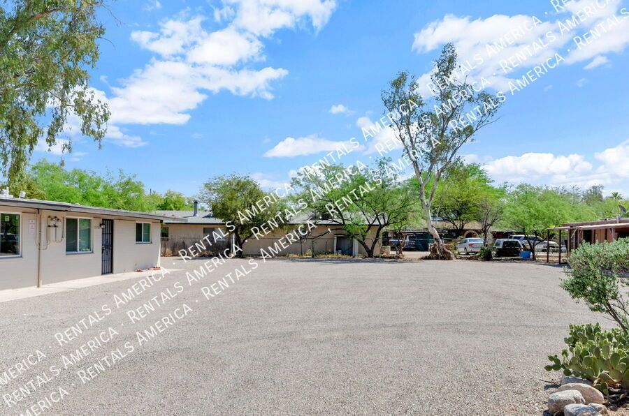Updated 1 Bedroom Home with Private Yard in Central Tucson property image