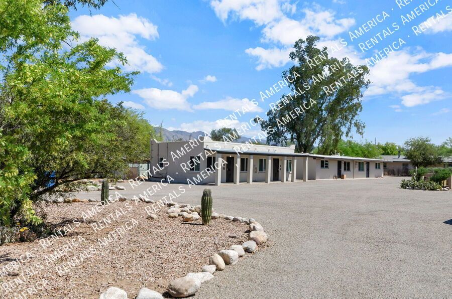 Updated 1 Bedroom Home with Private Yard in Central Tucson property image