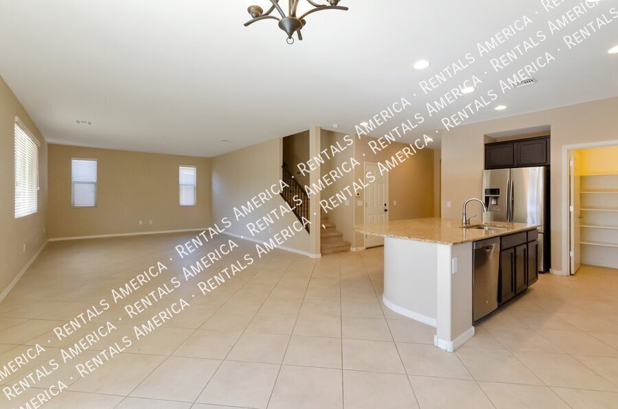 Stunning 4bdrm in great neighborhood! property image