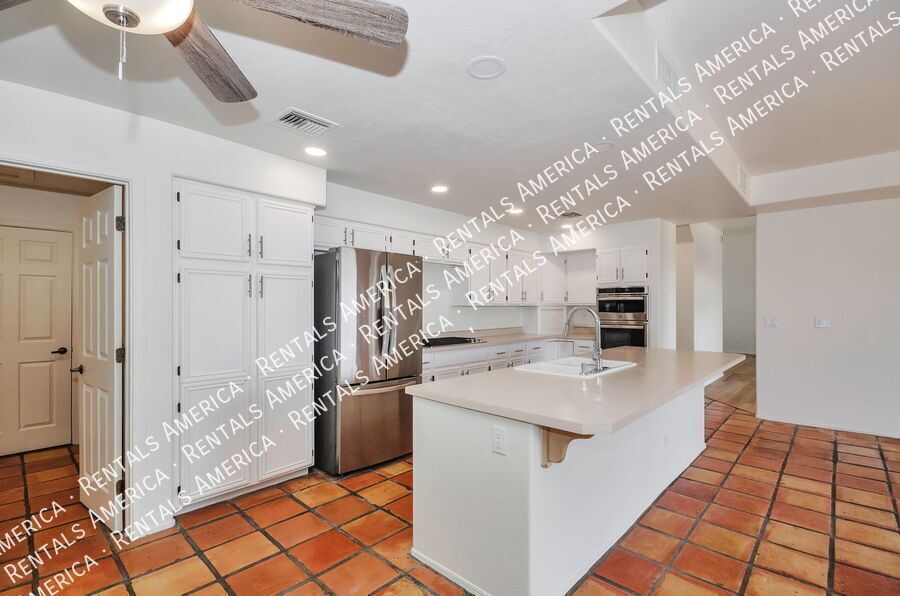 LOCATION! Oro Valley Beauty! property image