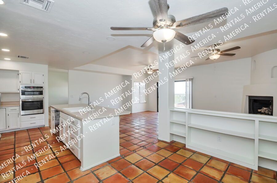 LOCATION! Oro Valley Beauty! property image
