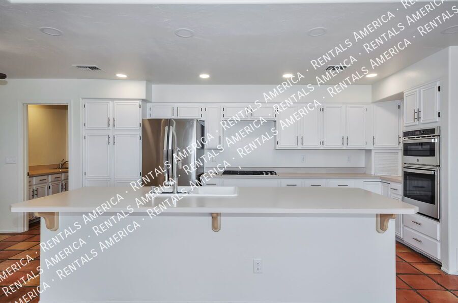 LOCATION! Oro Valley Beauty! property image