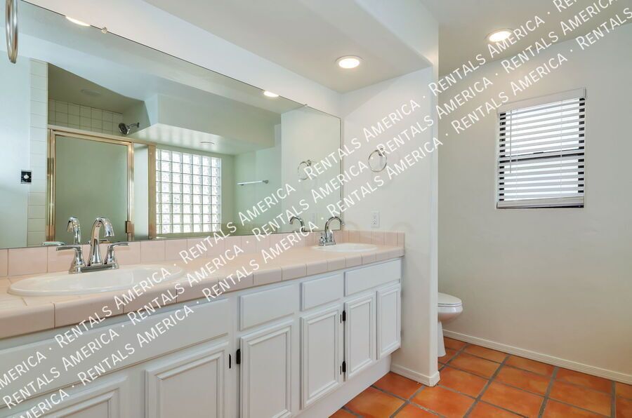 LOCATION! Oro Valley Beauty! property image