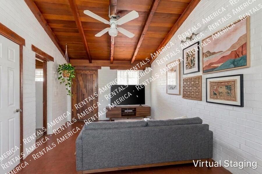947 N Alvernon Way property image