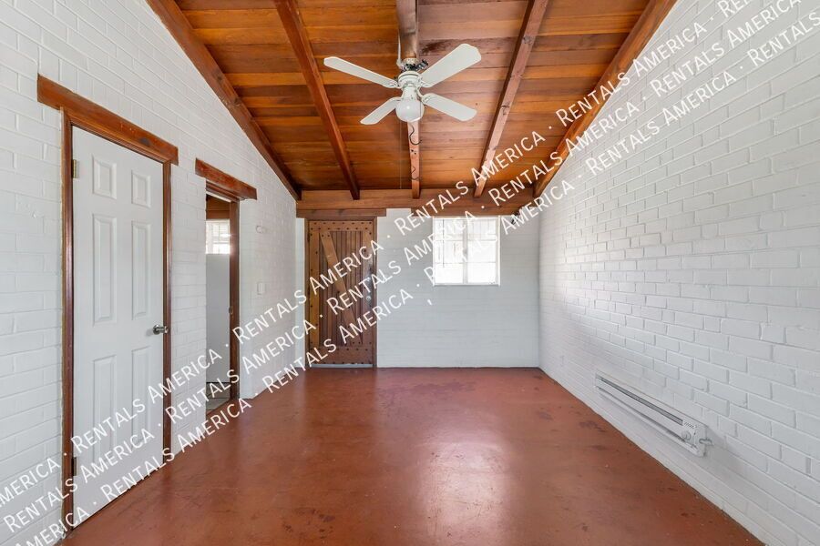 947 N Alvernon Way property image
