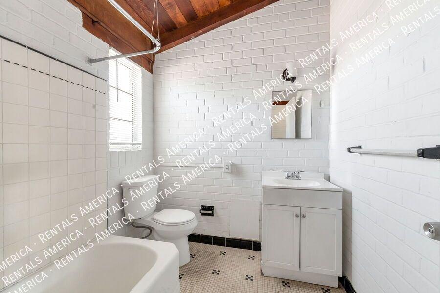 947 N Alvernon Way property image