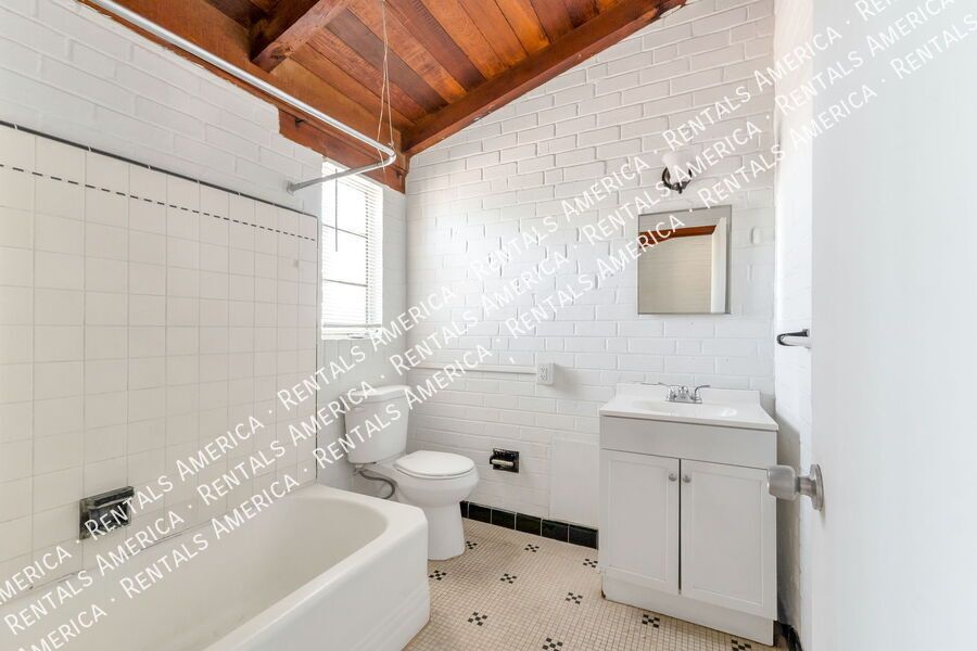 947 N Alvernon Way property image