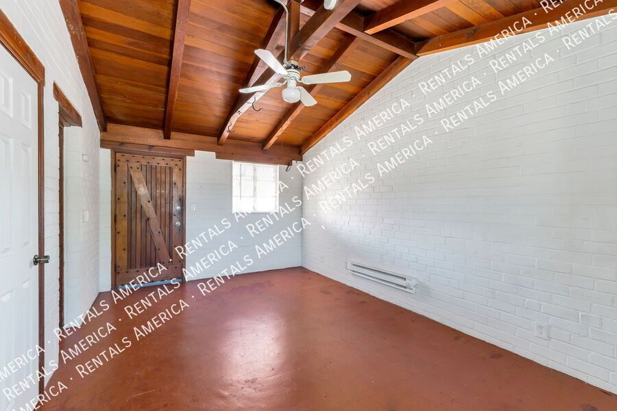 947 N Alvernon Way property image
