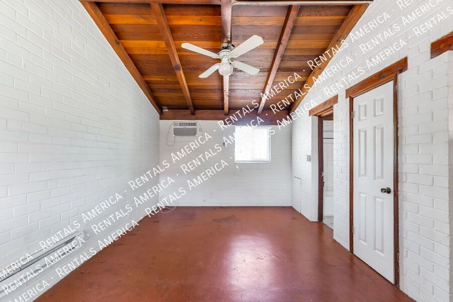 947 N Alvernon Way property image
