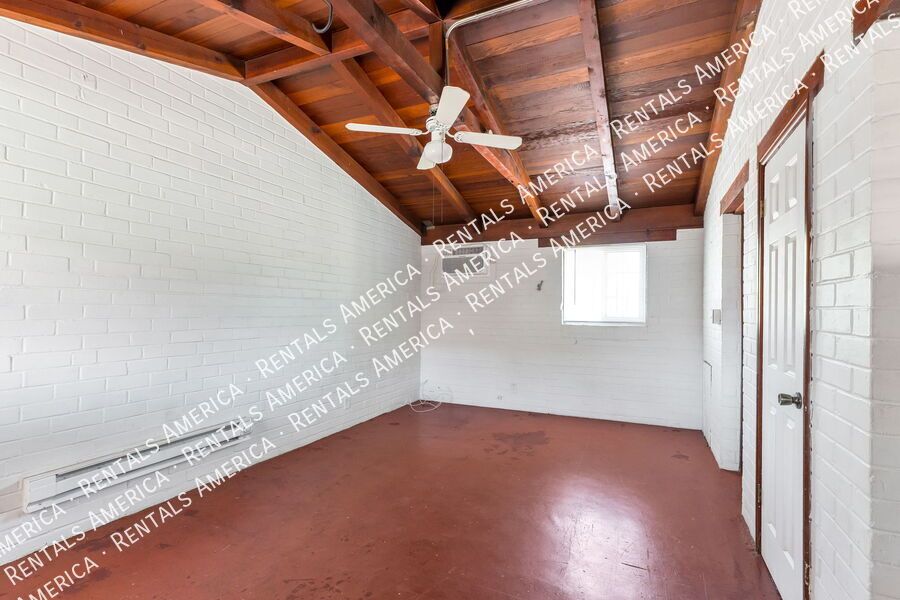 947 N Alvernon Way property image