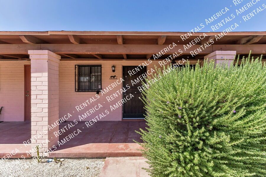 947 N Alvernon Way property image