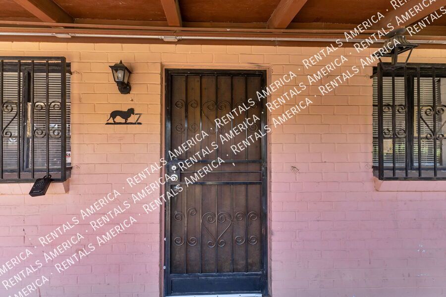 947 N Alvernon Way property image