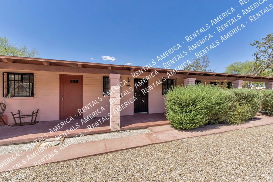 947 N Alvernon Way property image