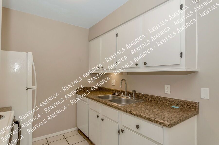 Great location- Large one bedroom condo property image