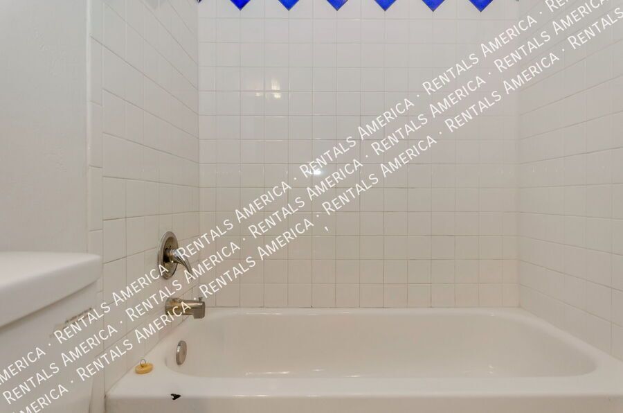 Great location- Large one bedroom condo property image