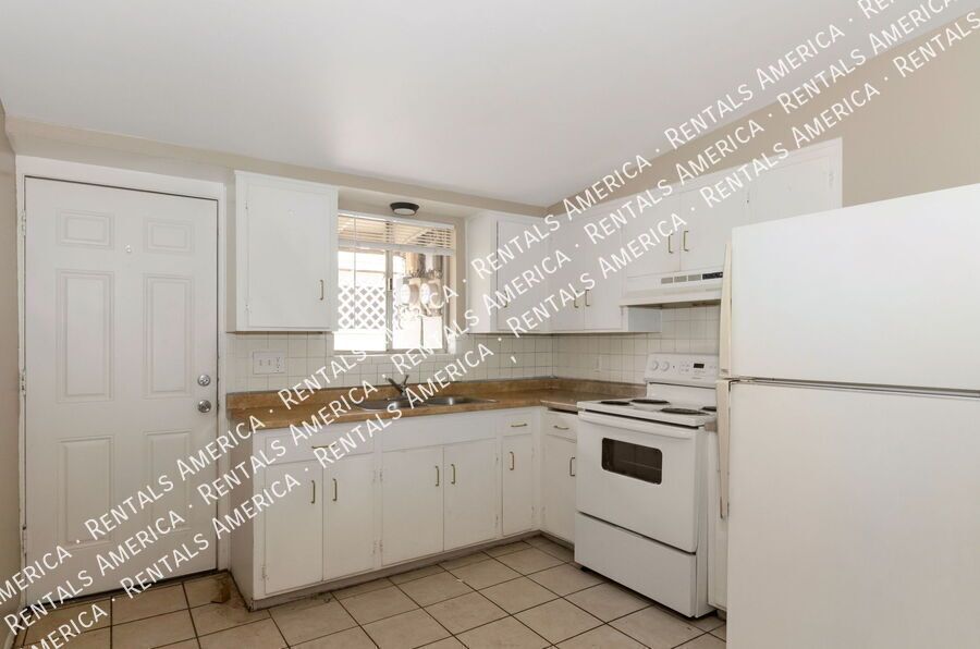 2 Bed 1 Bath Duplex-Amphi Neighborhood property image
