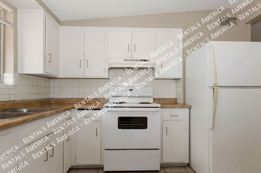 2 Bed 1 Bath Duplex-Amphi Neighborhood property image