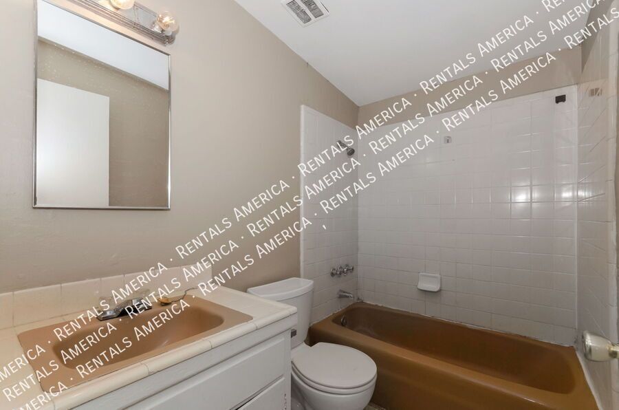 2 Bed 1 Bath Duplex-Amphi Neighborhood property image