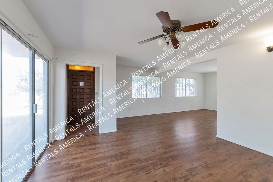 Modern 2 Bed 1 Bath End Unit property image