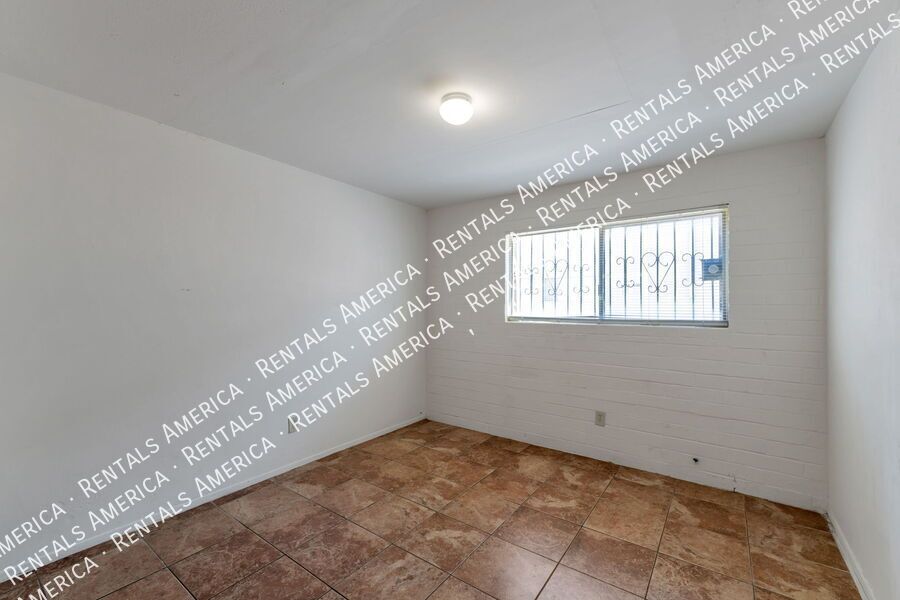 Modern 2 Bed 1 Bath End Unit property image