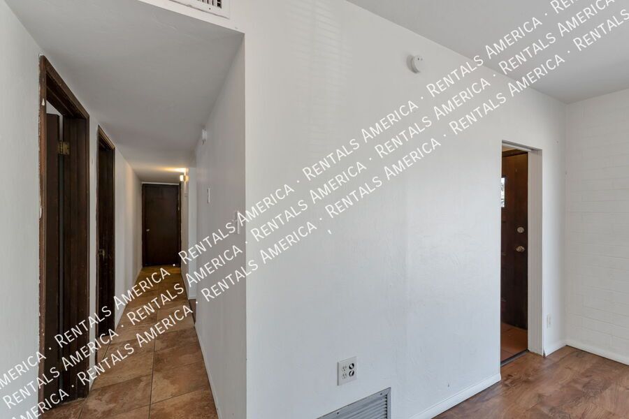Modern 2 Bed 1 Bath End Unit property image
