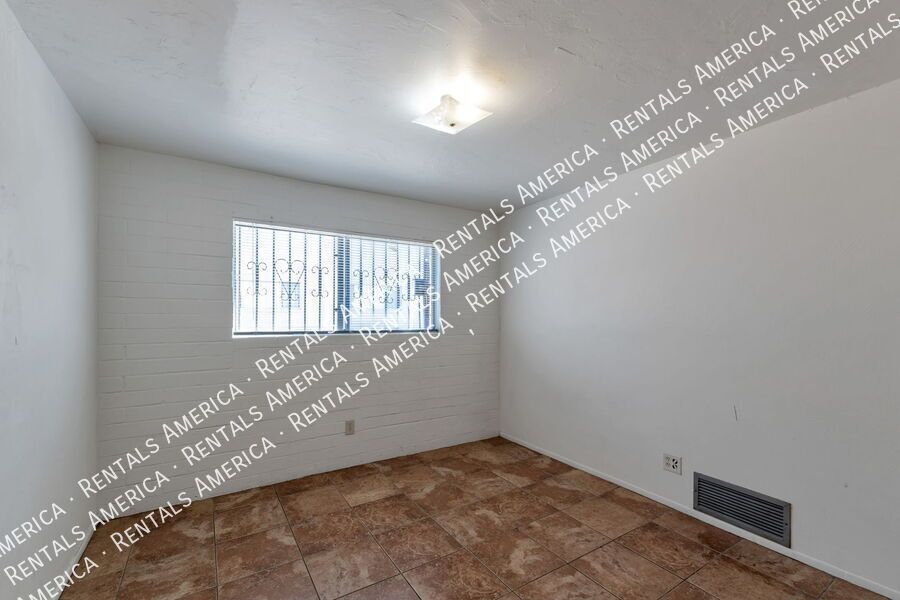 Modern 2 Bed 1 Bath End Unit property image