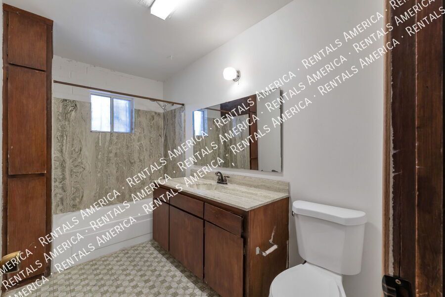 Modern 2 Bed 1 Bath End Unit property image