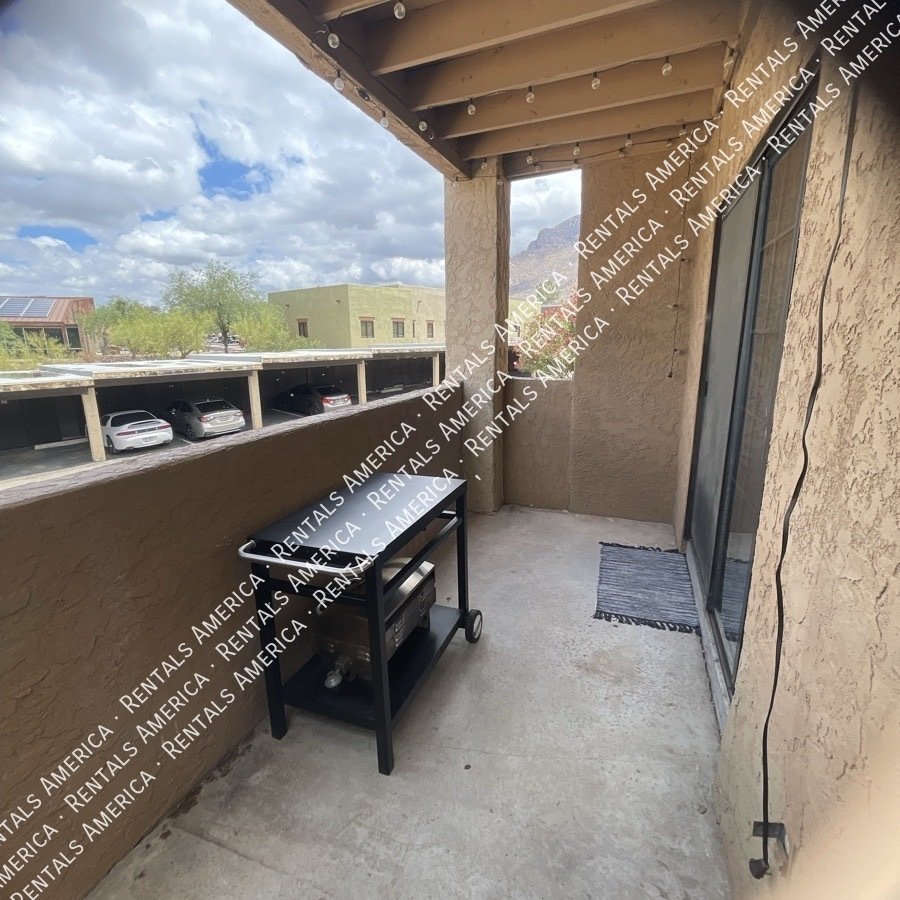 Cute, Clean, Updated Oro Valley Condo! property image