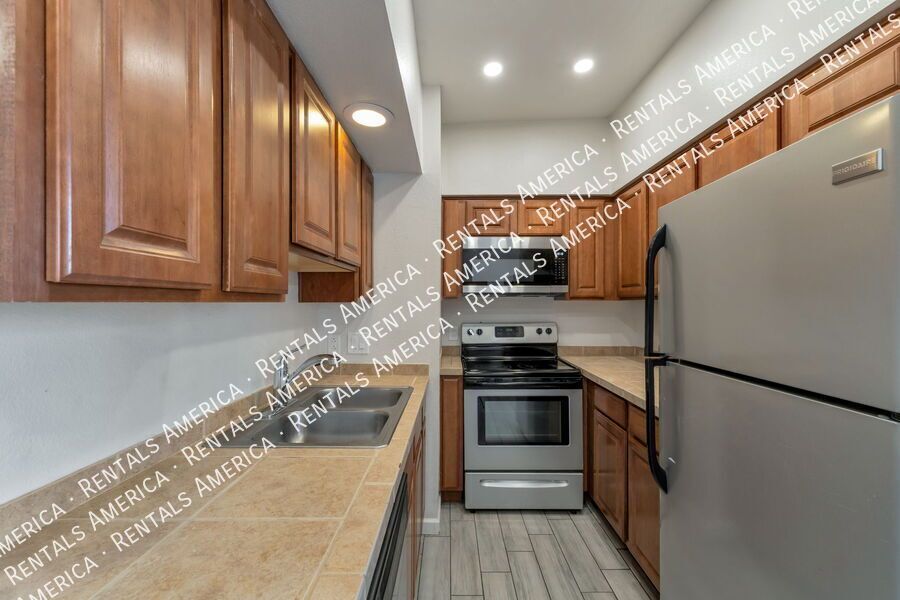 Move-in-ready 2 bedrooms and 2 baths  condo in the heart of Tucson property image