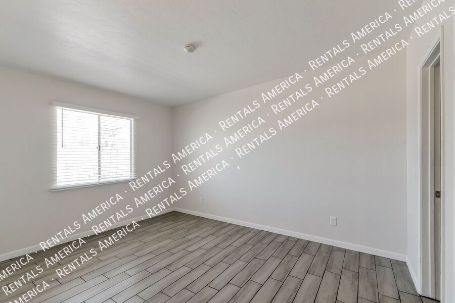 Move-in-ready 2 bedrooms and 2 baths  condo in the heart of Tucson property image